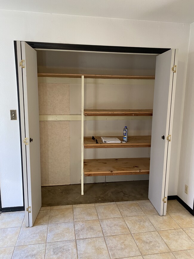 Pantry storage - 3333 Hamblen Ct