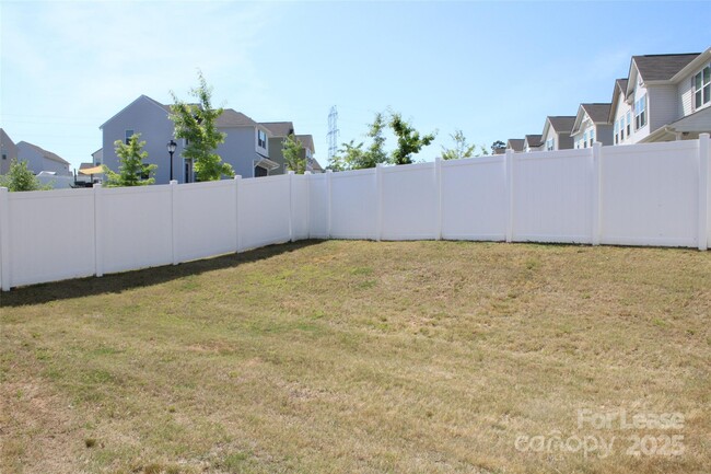 Building Photo - 10207 Holly Park Dr