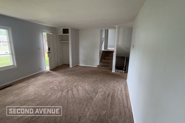 Building Photo - 610 N Bradner Ave