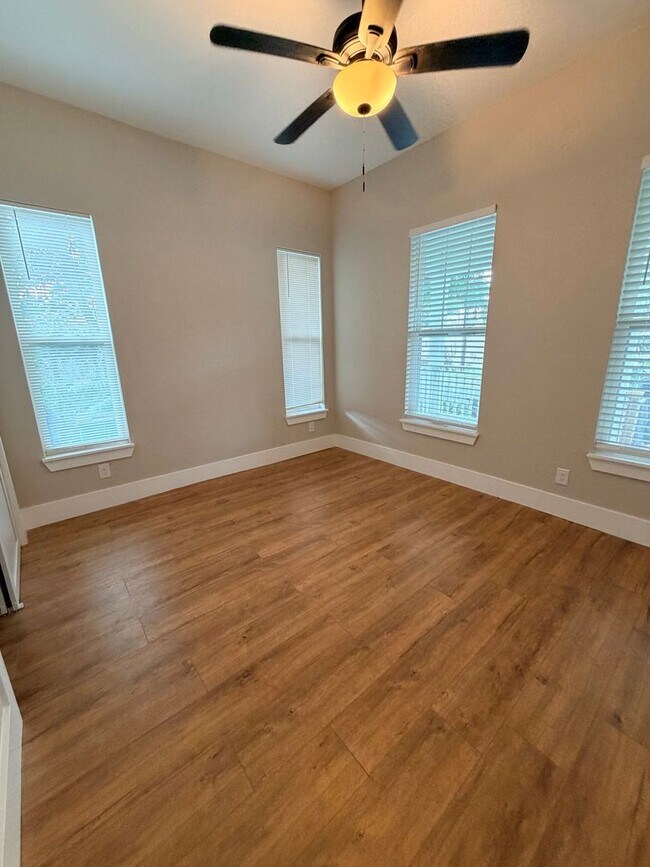 Building Photo - Beautiful Renovated Home Available for Lease!