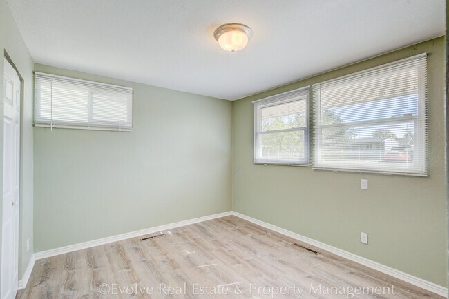Building Photo - Evolve Real Estate: Charming Ranch Style Retreat In the Heart of Denver, 15 minutes to Downtown D...