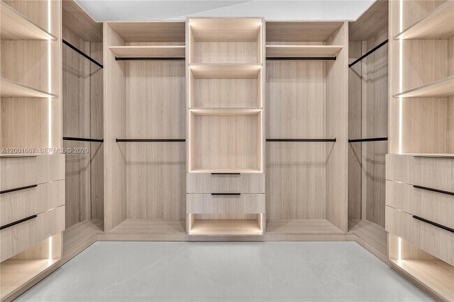 Building Photo - 4967 SW 32nd Way