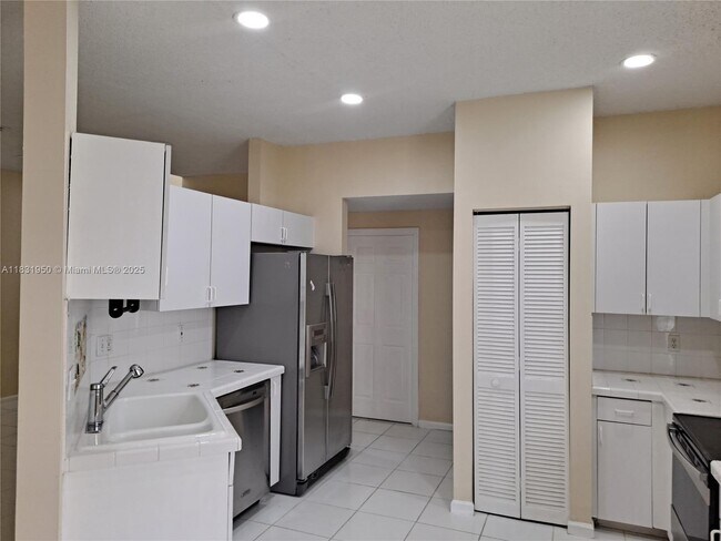 Building Photo - 160 NW 97th Terrace
