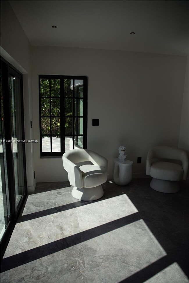 Building Photo - 7850 Hawthorne Ave