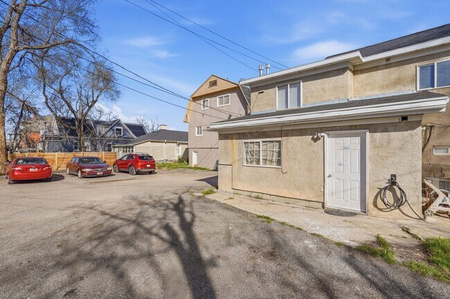 Building Photo - 541 27th St