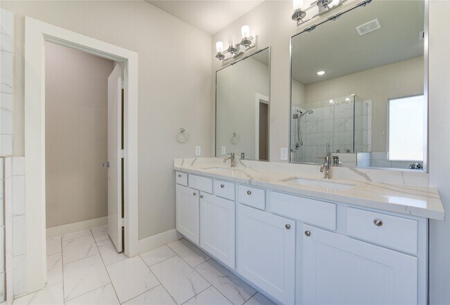 Building Photo - 4536 Sunflower St