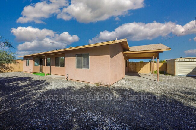 Building Photo - 2635 N Fontana Ave