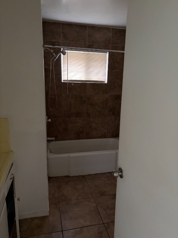 Building Photo - 508 Tait Ave