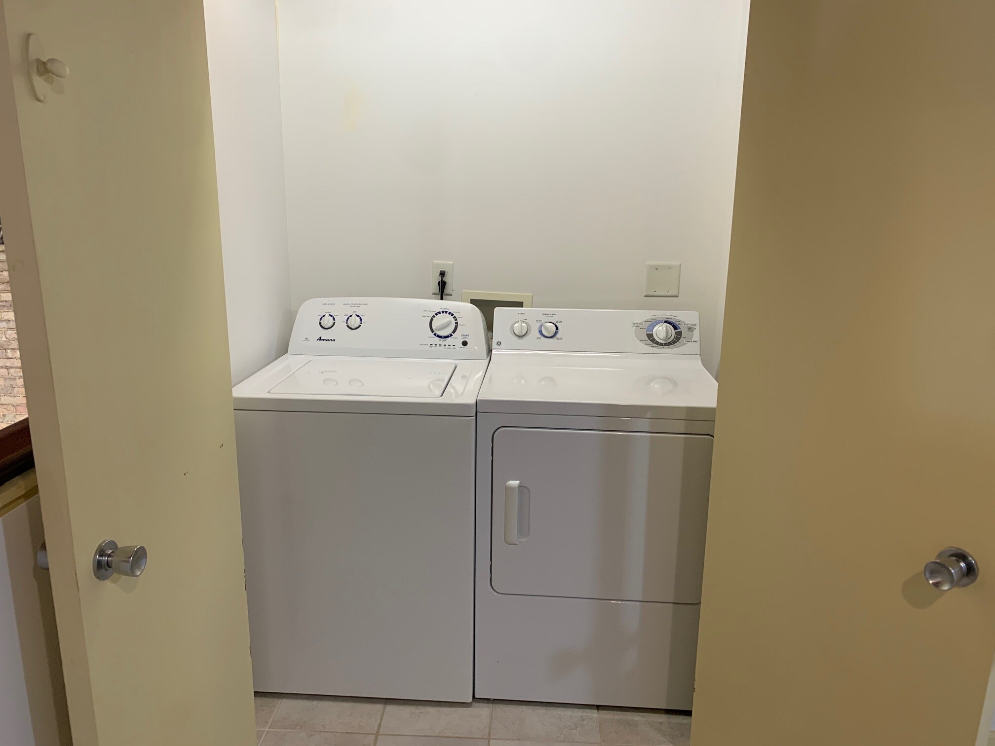 Building Photo - 515 N Main St