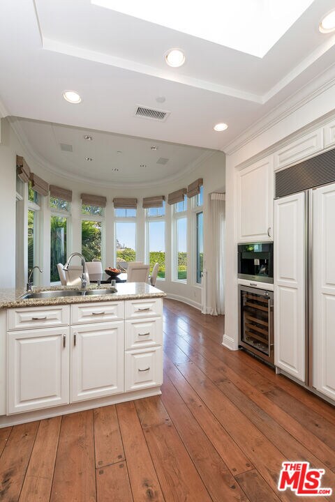 Building Photo - 9329 Nightingale Dr