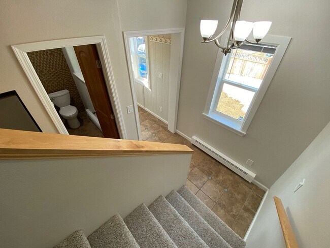 Building Photo - 108 S Tinker Ln