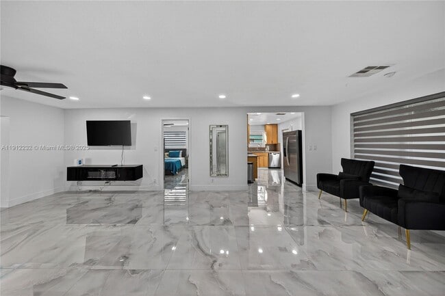 Building Photo - 3130 SW 16th St