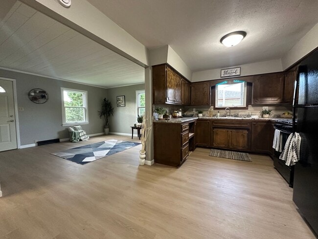 Building Photo - Renovated 2 bed, 1 bath home for rent in W...