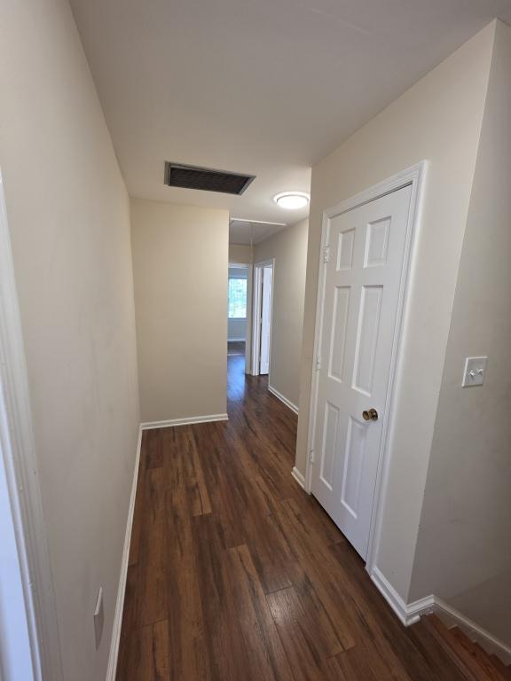 Building Photo - 212 Stratford Dr
