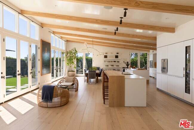 Building Photo - 6048 Philip Ave