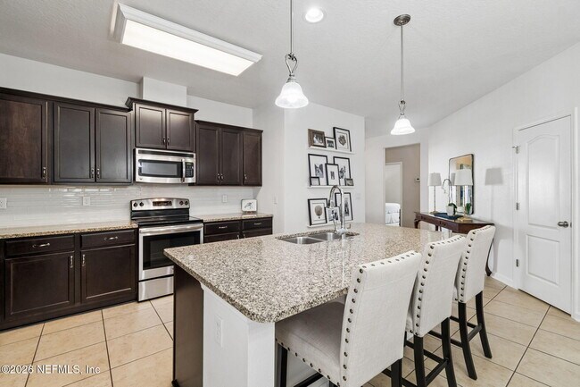 Building Photo - 206 Mission Cove Cir