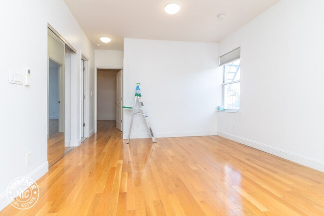 Building Photo - 2171 Clarendon Rd