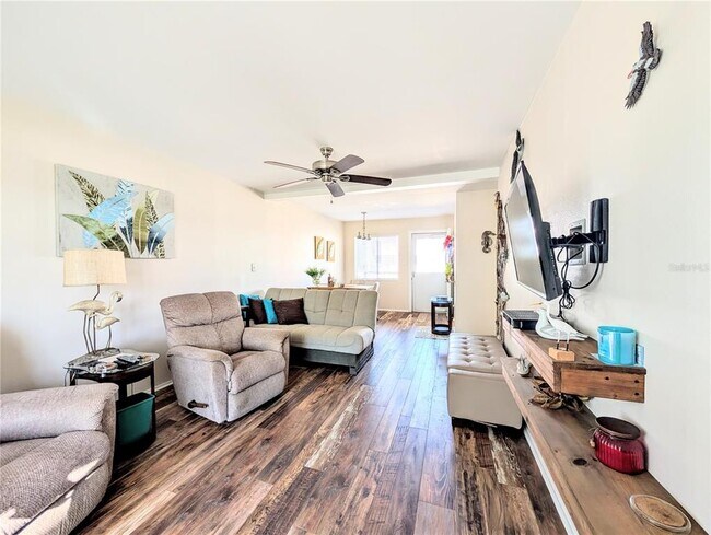 Building Photo - 2328 Canal Dr