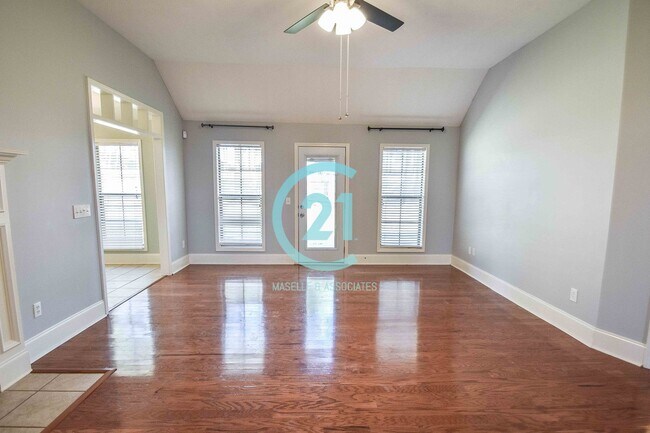 Building Photo - 3 Bed/2 Bath Home in Ashbrooke