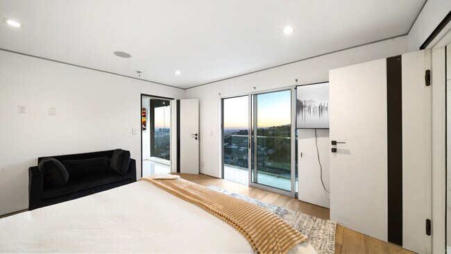 Building Photo - 1623 Viewmont Dr