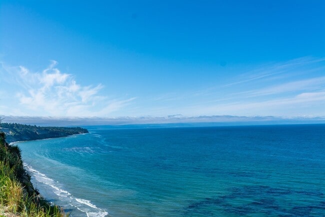 Building Photo - 3 Bedroom Condo on West Beach Bluffs **$500 of the first months rent**