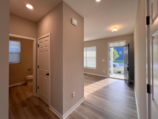 Building Photo - 6213 Boone Dr