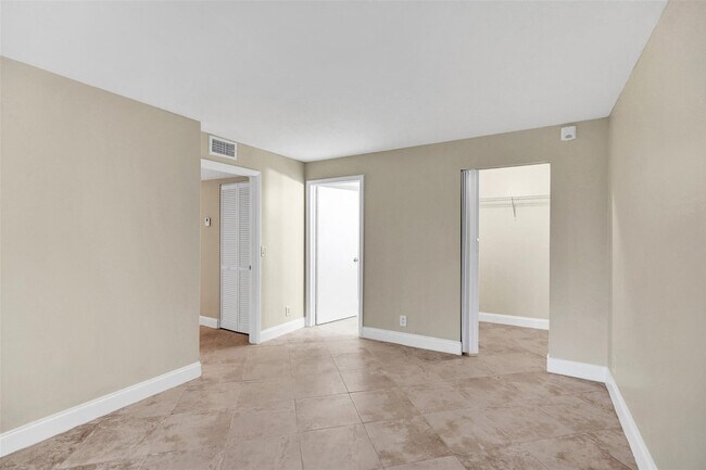 Building Photo - 10733 Cleary Blvd