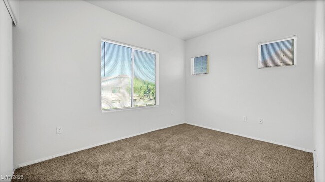 Building Photo - 2305 W Horizon Ridge Pkwy