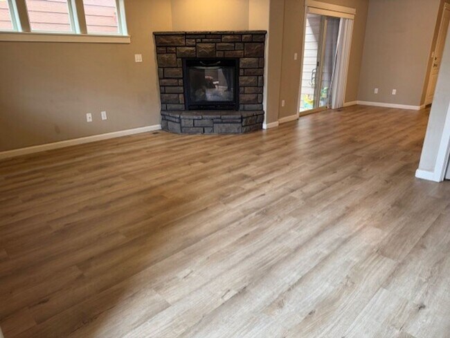 Building Photo - MOVE IN SPECIAL $500 OFF FIRST MONTH RENT ...