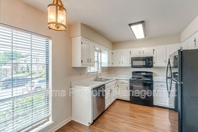 Building Photo - 1122 Brentwood Pointe