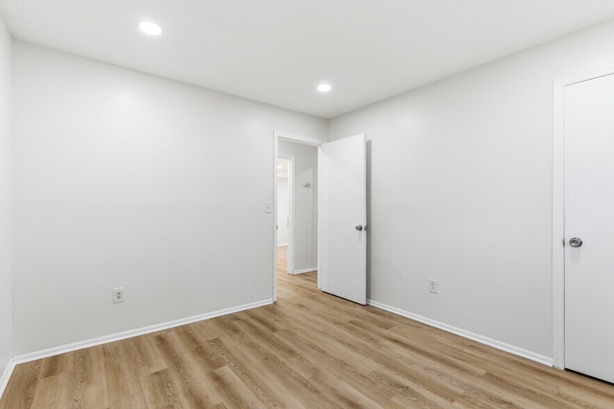 Building Photo - 491 College Dr
