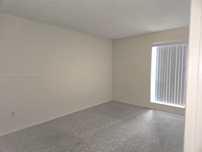 Building Photo - 10784 N Kendall Dr