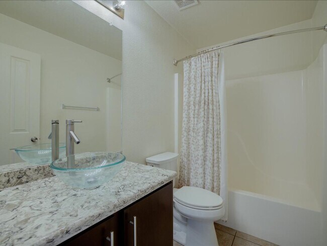 Building Photo - Spacious 4-Bedroom Home with Private Pool & Large Enclosed Backyard!