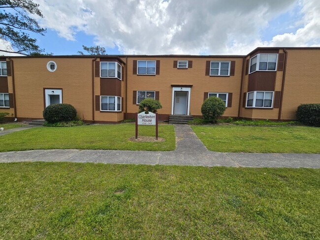 Building Photo - Hampton Hills subdivision. Close to Ft. Jackson and I-77.