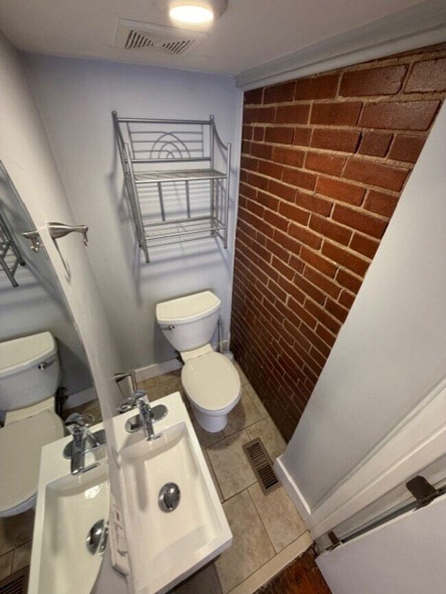 Building Photo - Beauty in LOMO