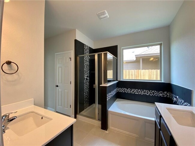 Building Photo - 809 Falkland Trace