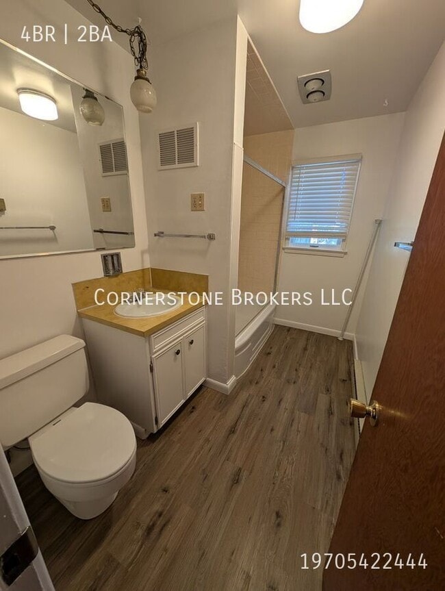 Building Photo - 509 Ensign St