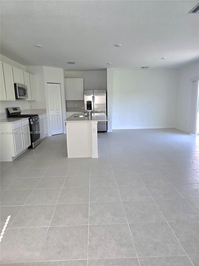 Building Photo - 5917 Sweetwood Dr