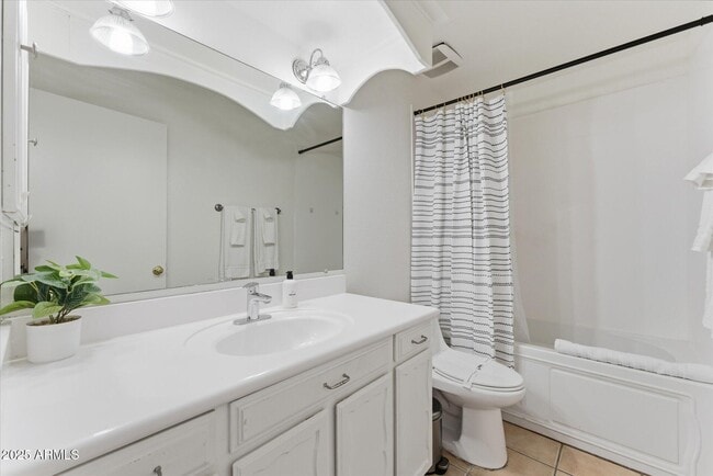 Building Photo - 516 N Hobson Plaza