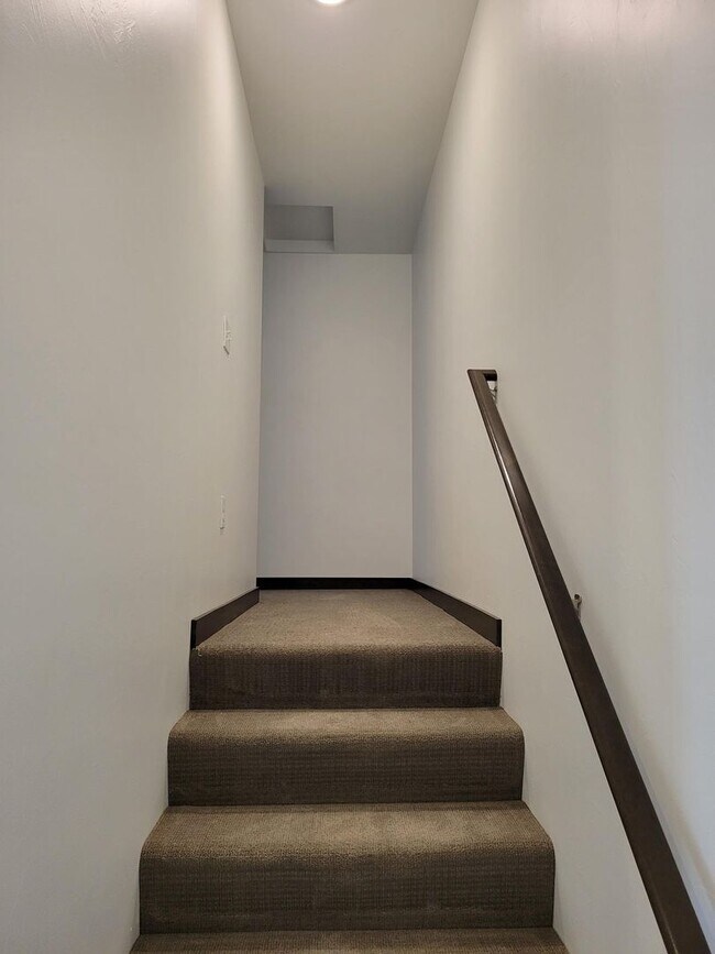 Building Photo - 3 Bedroom 2 1/2 Bathroom Townhouse- NEWLY BUILT-