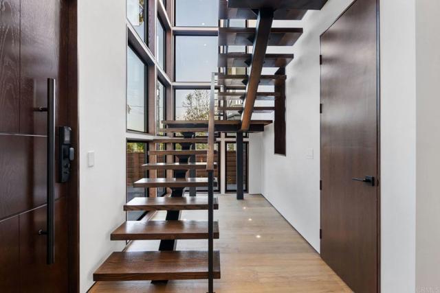 Building Photo - 5610 Bellevue Ave