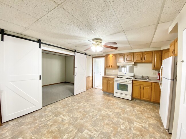 Building Photo - 453 Spruce St