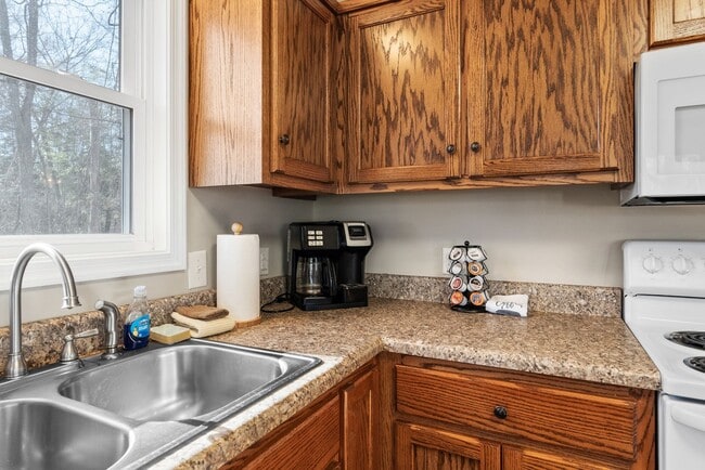 Building Photo - 3-Bedroom in Town of Farmville with One-Le...