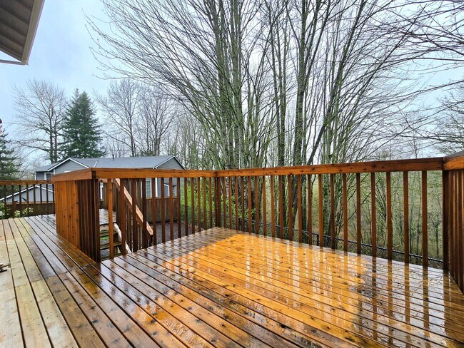 Building Photo - Spacious Home in Lake Stevens Available Now!  Pet Friendly