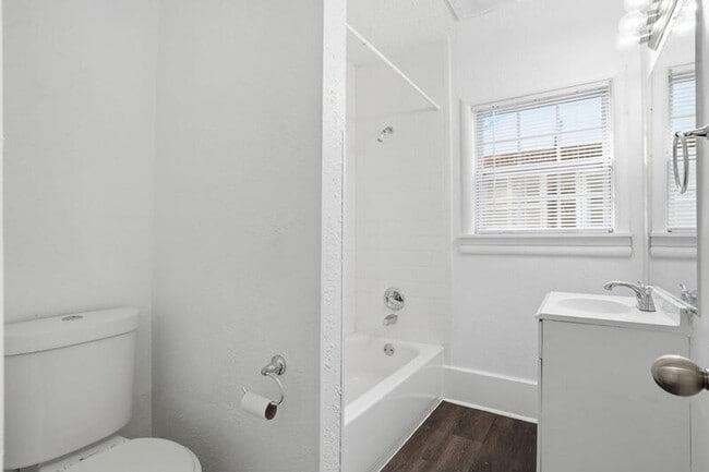 Building Photo - 1539 N Denver Ave