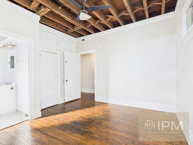 Building Photo - 219 S Union St