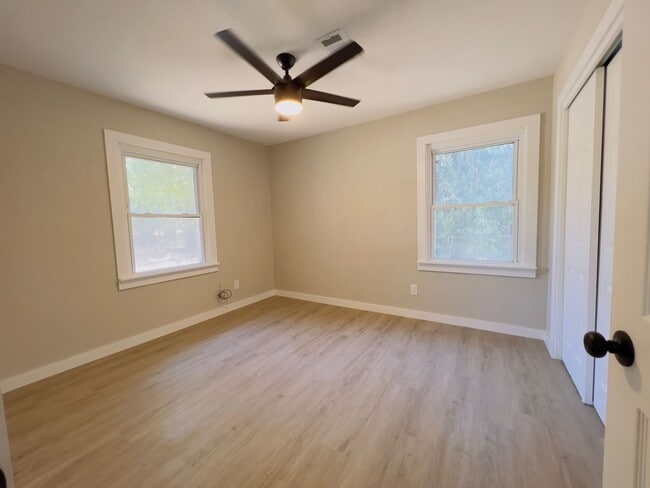 Building Photo - Newly Remodeled 4 Bedroom/1 Bathroom Home
