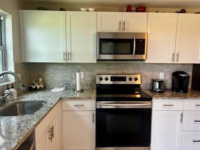 Building Photo - 3755 Via Poinciana