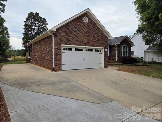 Building Photo - 1319 Mistletoe Ridge Pl NW