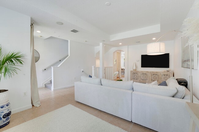 Building Photo - 2568 Gardens Pkwy
